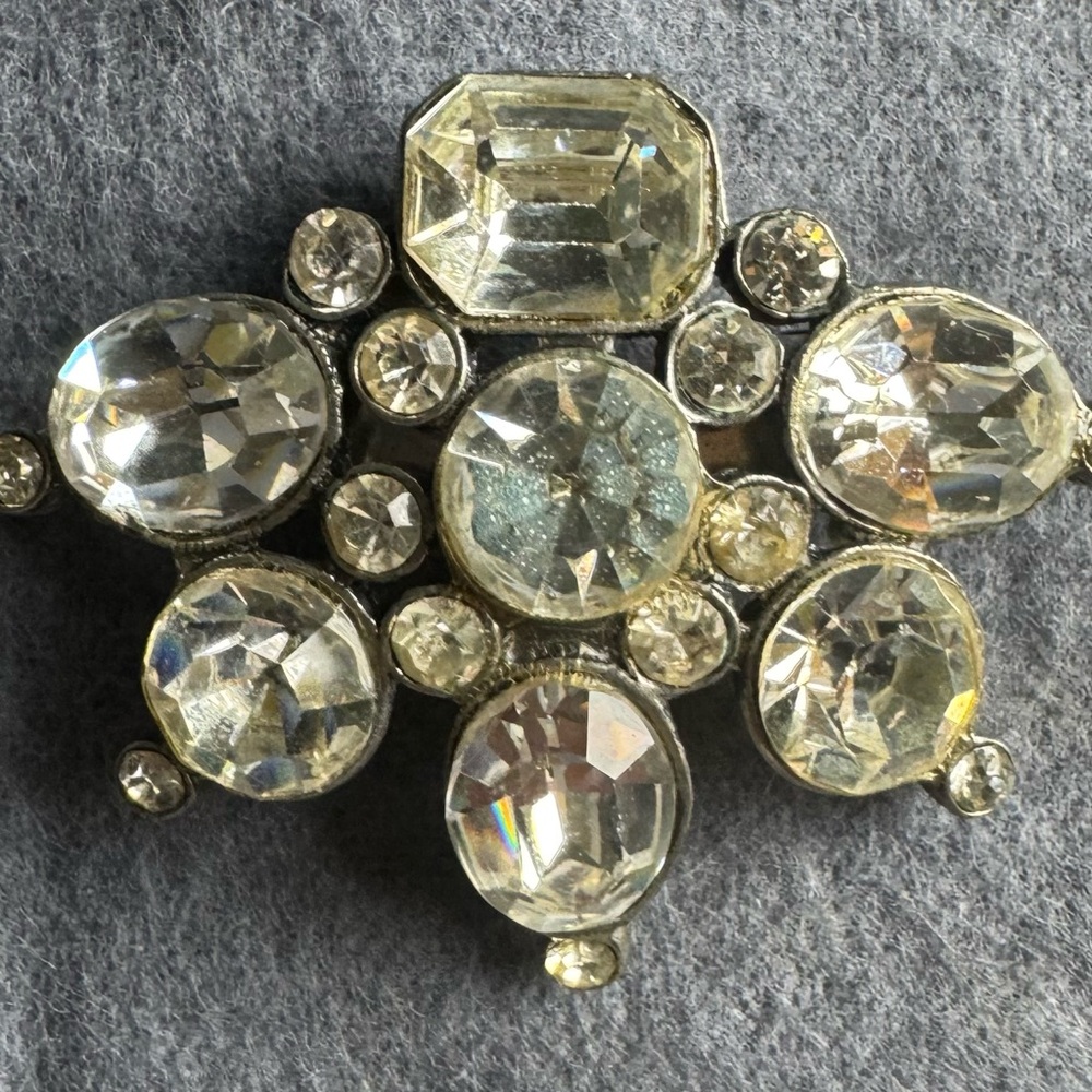 Vintage 1940’s Elegant Crystal Brooch